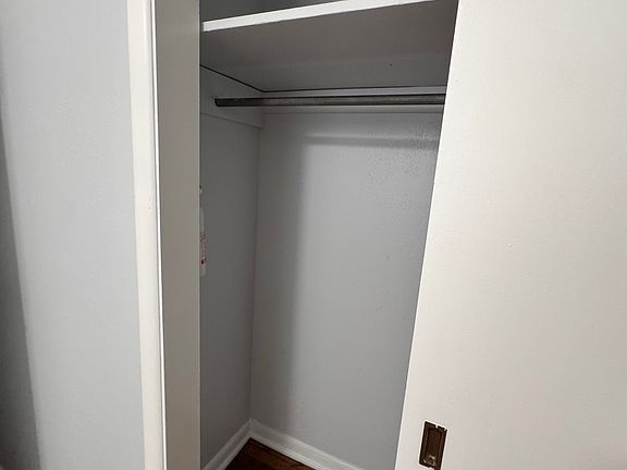 4th image of 112 E Sheridan St #114