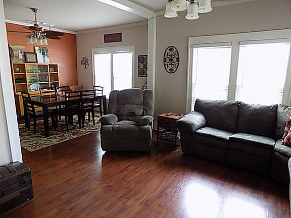 3rd image of 601 E Main St