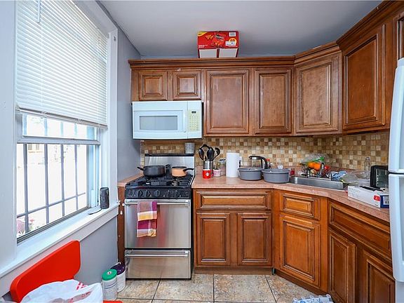 3rd image of 5723 Avenue M