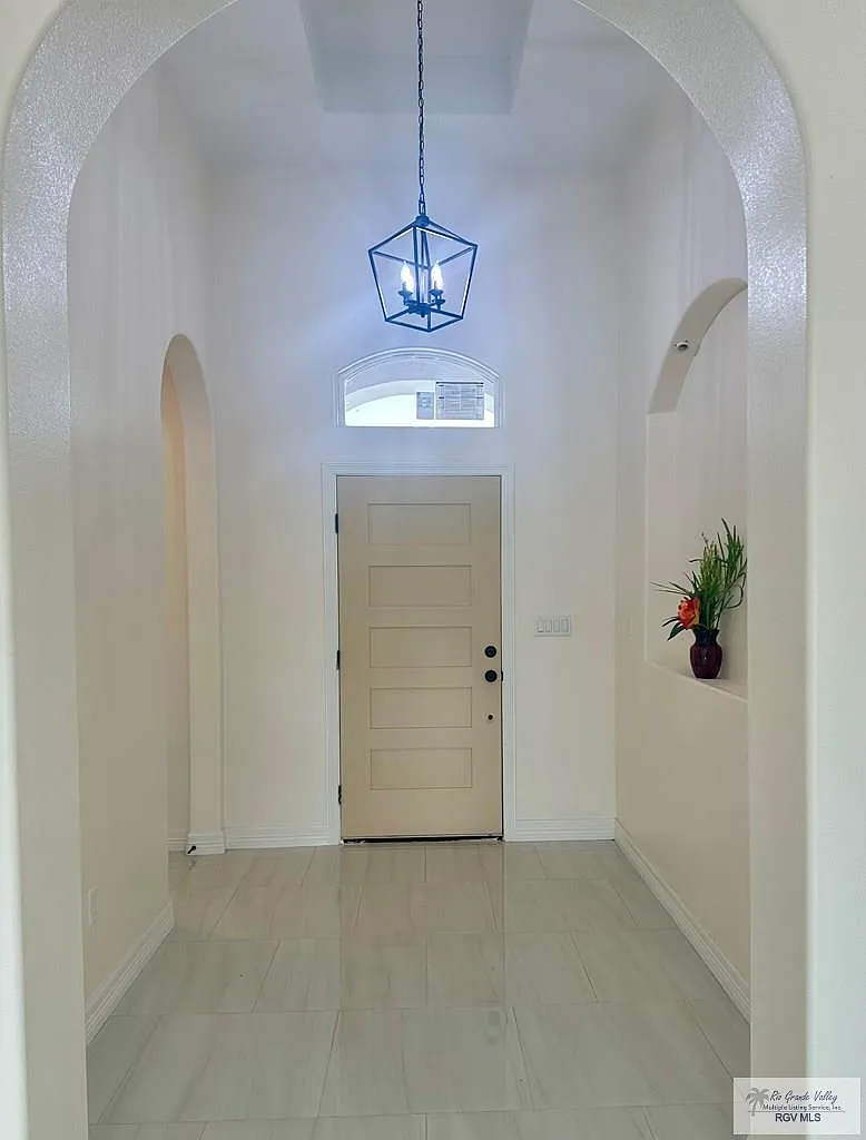3 bed, 2.0 bath, 1854 sqft, $2,500 — Photo 2