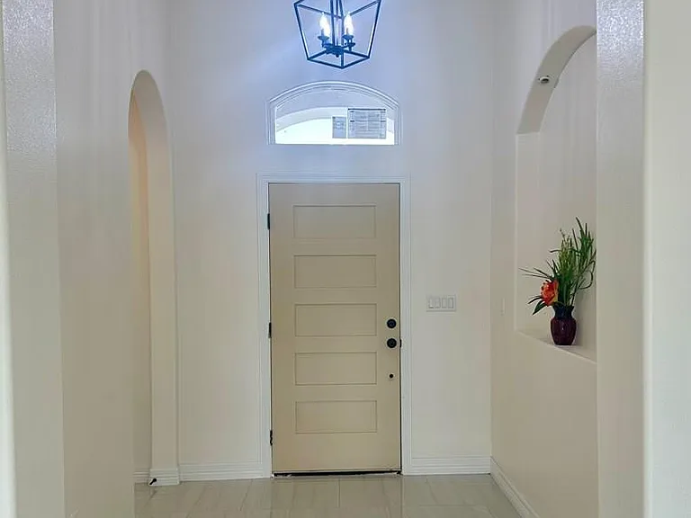 718 Ava Dr — Photo 2