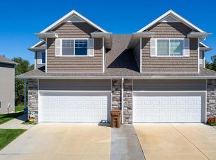 8230 Broken Ridge Dr, Lincoln, NE 68526