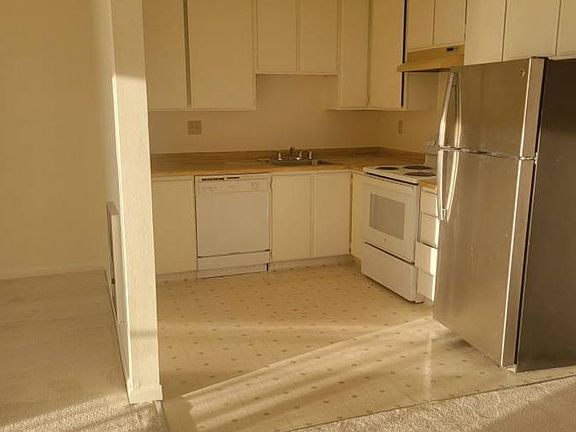 3rd image of 98 Parkridge Dr Unit 205