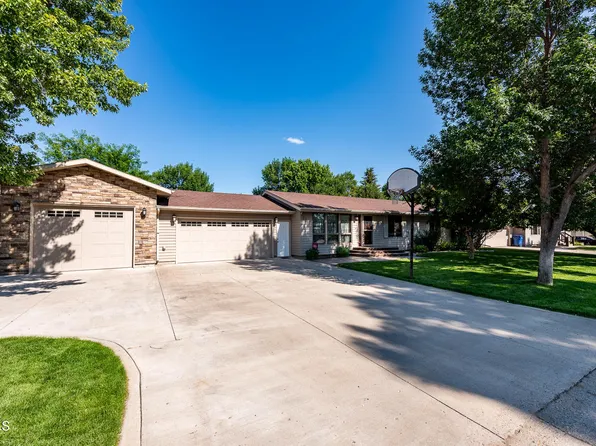 1312 Central Ave N, Beulah, ND 58523