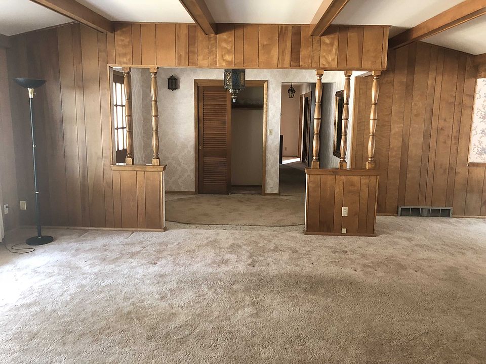 1st image of 807 W Badger Ln