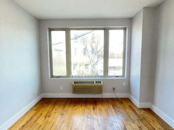 148 Jefferson Street image 1 of 7