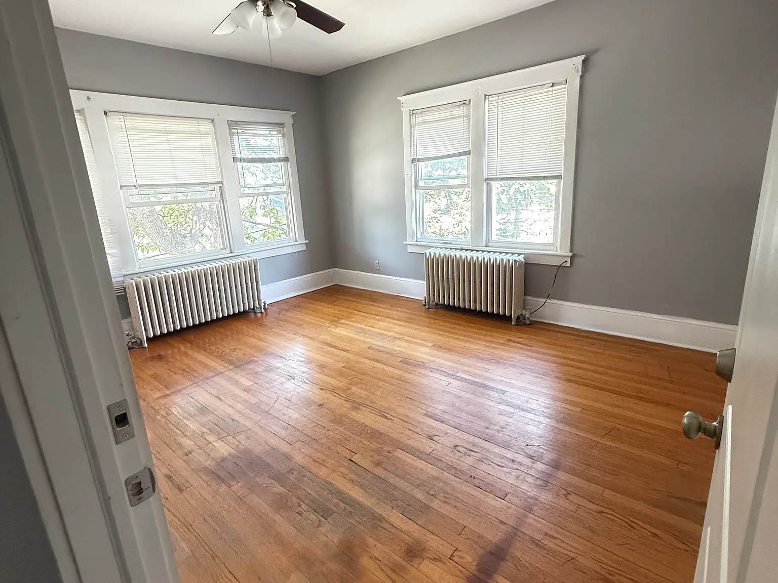 4 bed, $2,400 — Photo 4