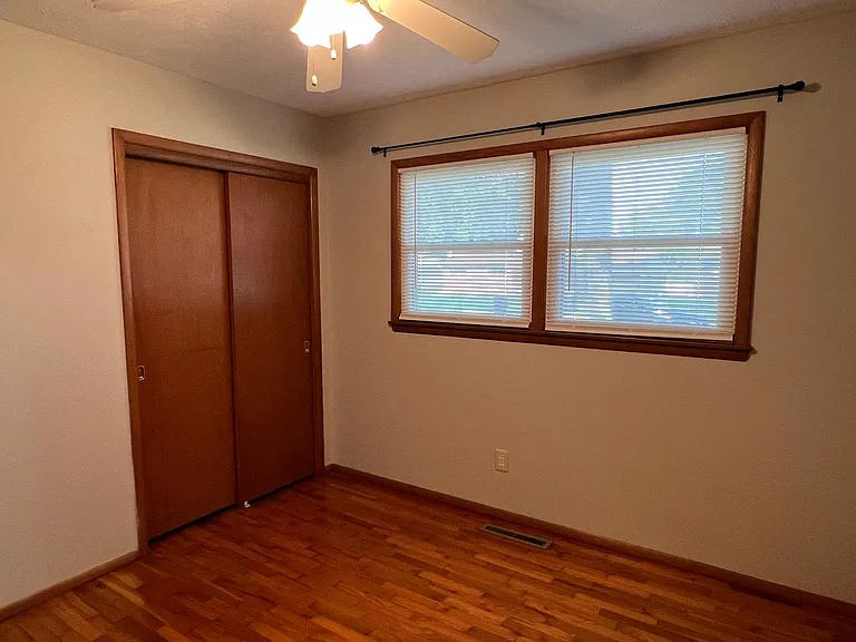 2430 S Kickapoo Ave — Photo 11