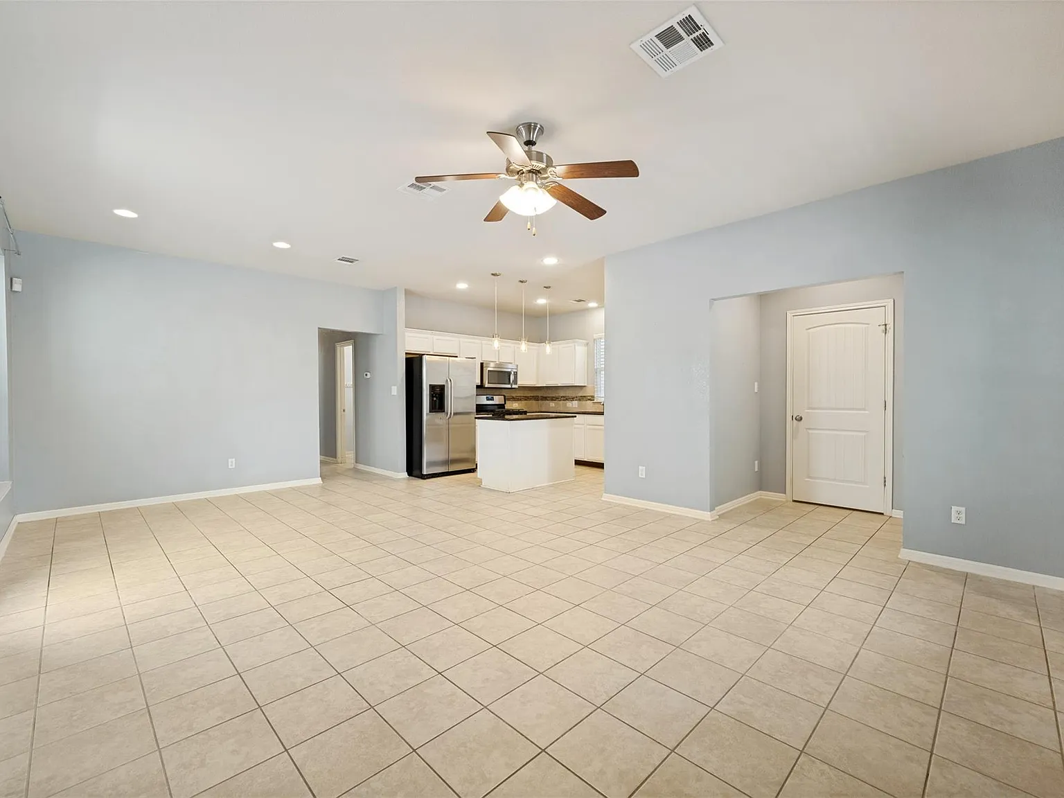 3 bed, 2.0 bath, 1176 sqft, $1,650 — Photo 4