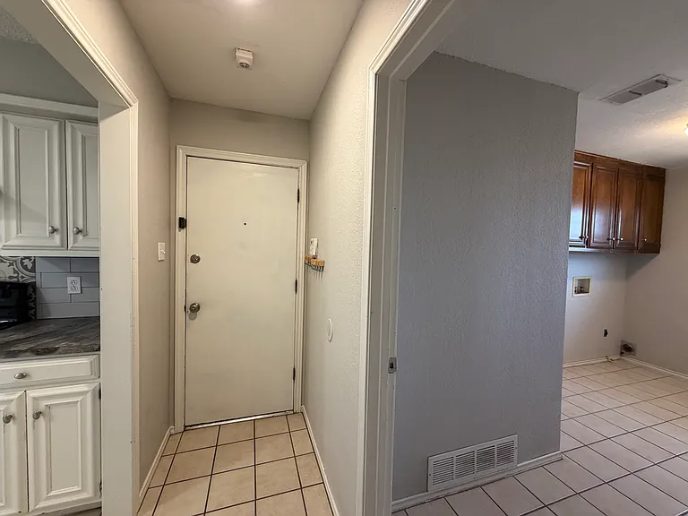 3401 Essex Ave — Photo 9