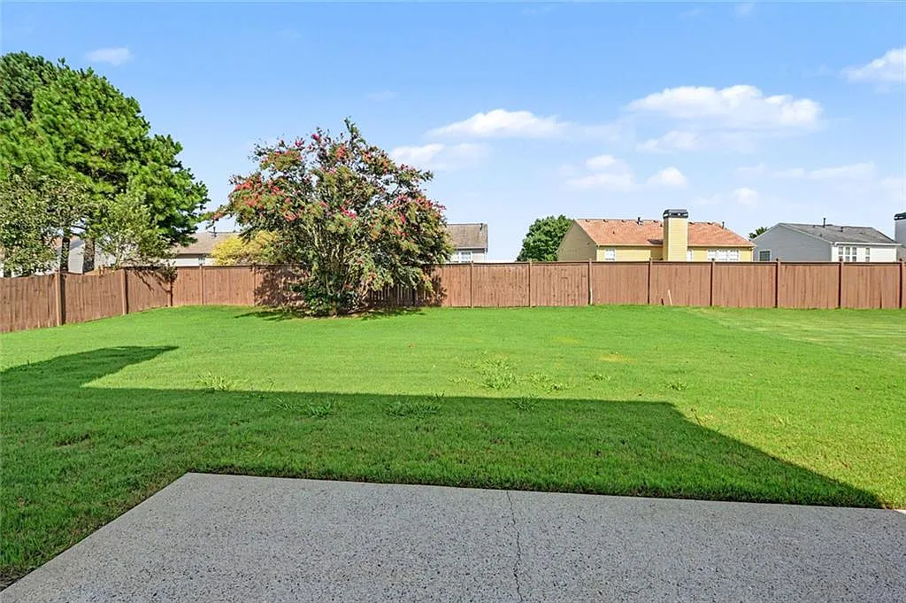 4 bed, 2.5 bath, 2309 sqft, $2,850 — Photo 3