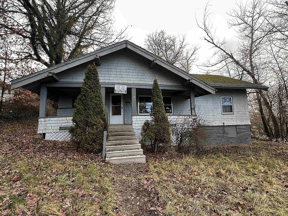 1st image of 960 NE Maple St