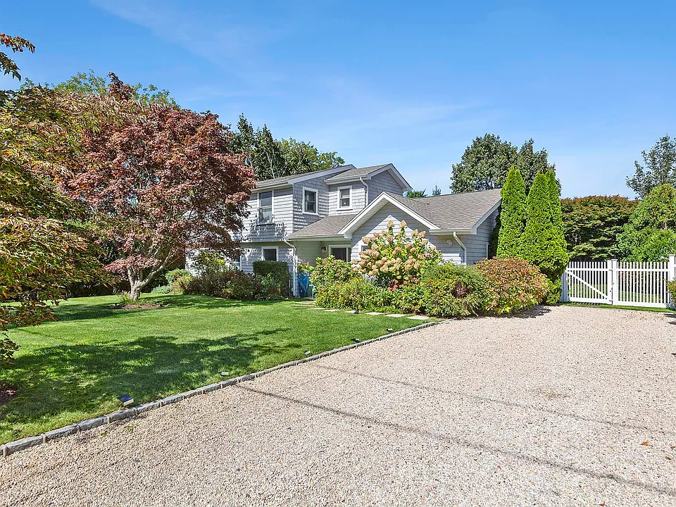 25 Bishops Ct