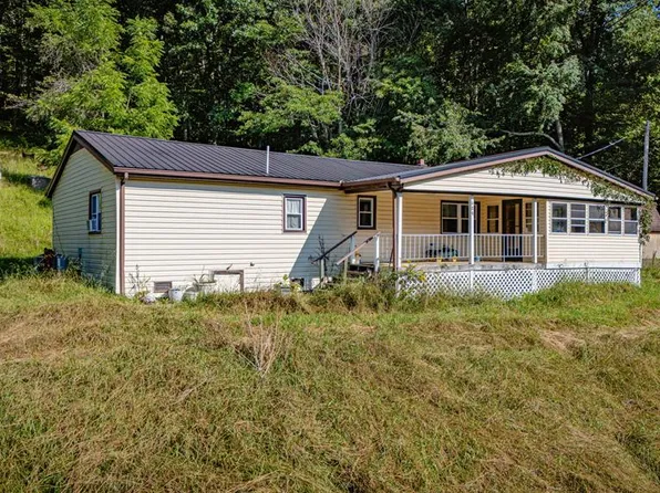 689 Creekside Dr, Lebanon, VA 24266