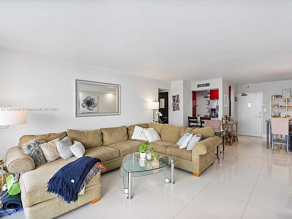 4th image of 1000 West Ave APT 1017