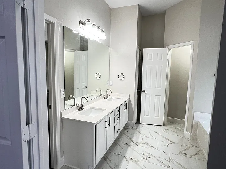 2505 Hunters Run Dr — Photo 18