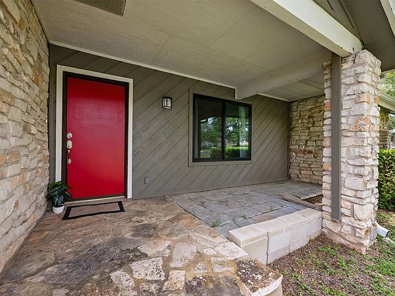 3rd image of 1600 Pin Oak Ln