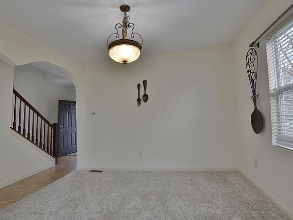 3rd image of 3047 Walkerview Dr