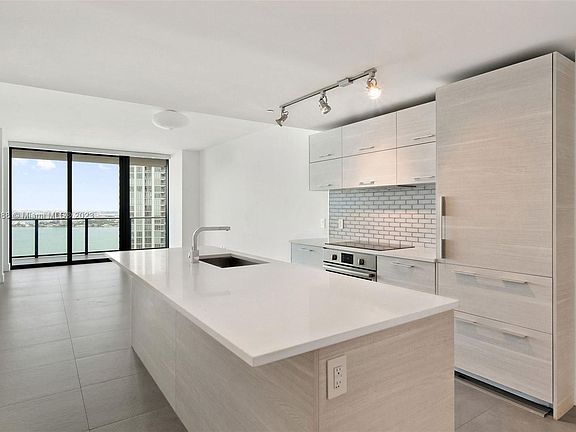 2nd image of 650 NE 32nd St Unit 3203