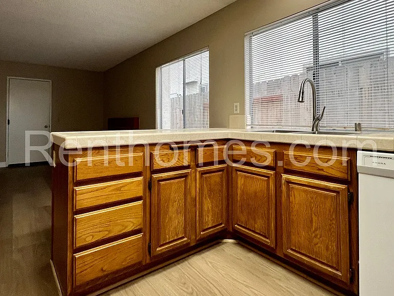 10594 Dabney Dr — Photo 10