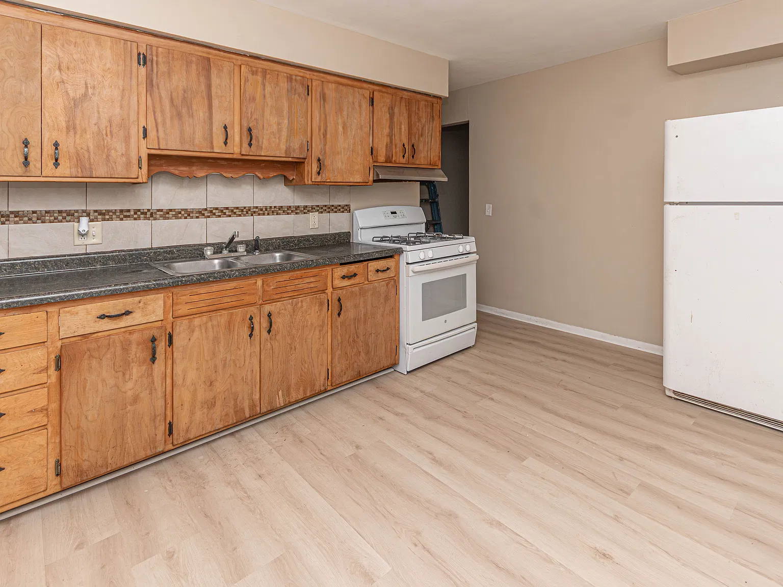 2 bed, 640 sqft, $1,000 — Photo 4