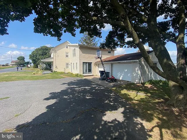 887 Centerville Rd — Photo 32