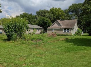 107 S Hill St, Sorento, IL