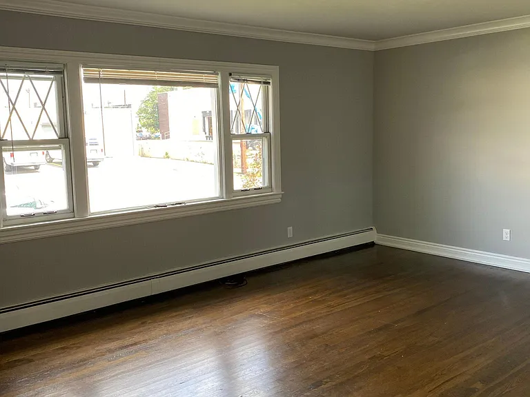 414 Sylvan St — Photo 3