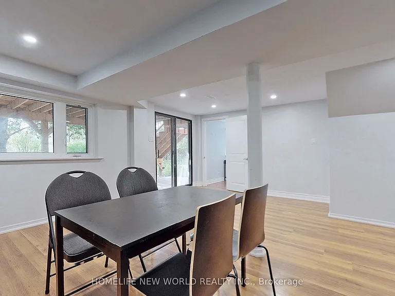3954 Selkirk Pl #WALKOUT BASEMENT — Photo 9
