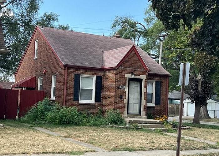 2nd image of 985 Lincoln Ave