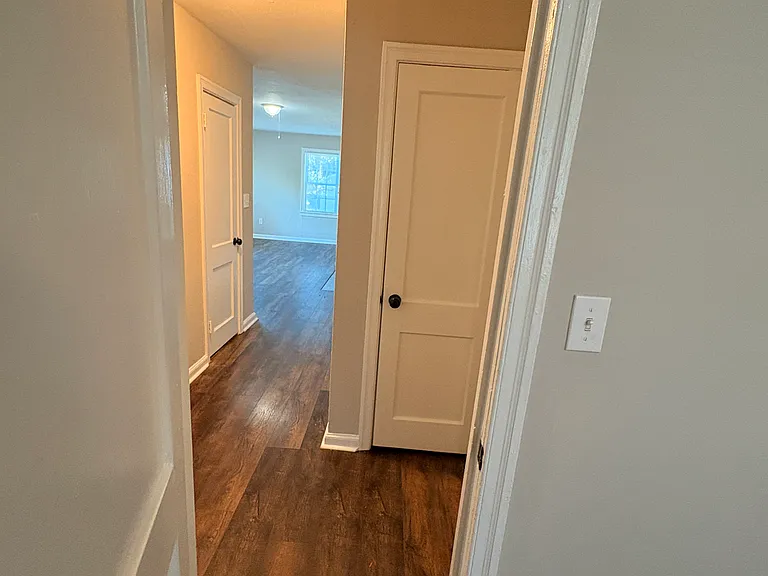 84 Madison Ln N — Photo 30