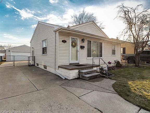 4th image of 29143 Rosslyn Ave