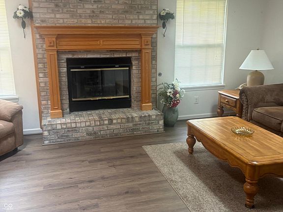 3rd image of 890 Millbrook Dr
