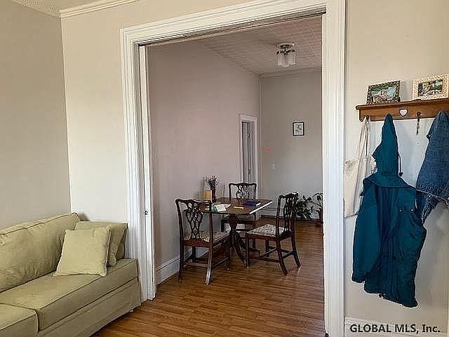 Living room (back)