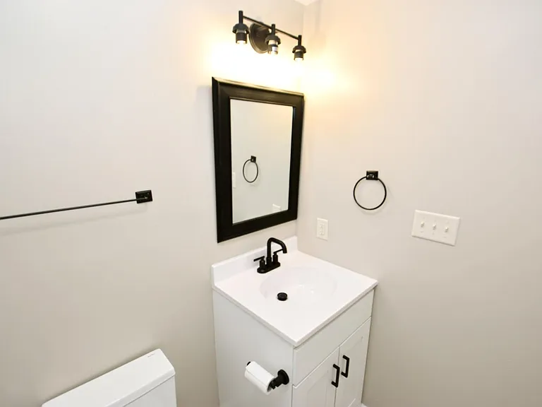 1014 W Bryan St — Photo 9
