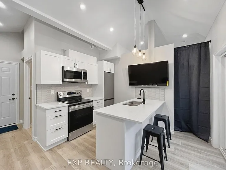 51 Raftus Sq #A — Photo 3
