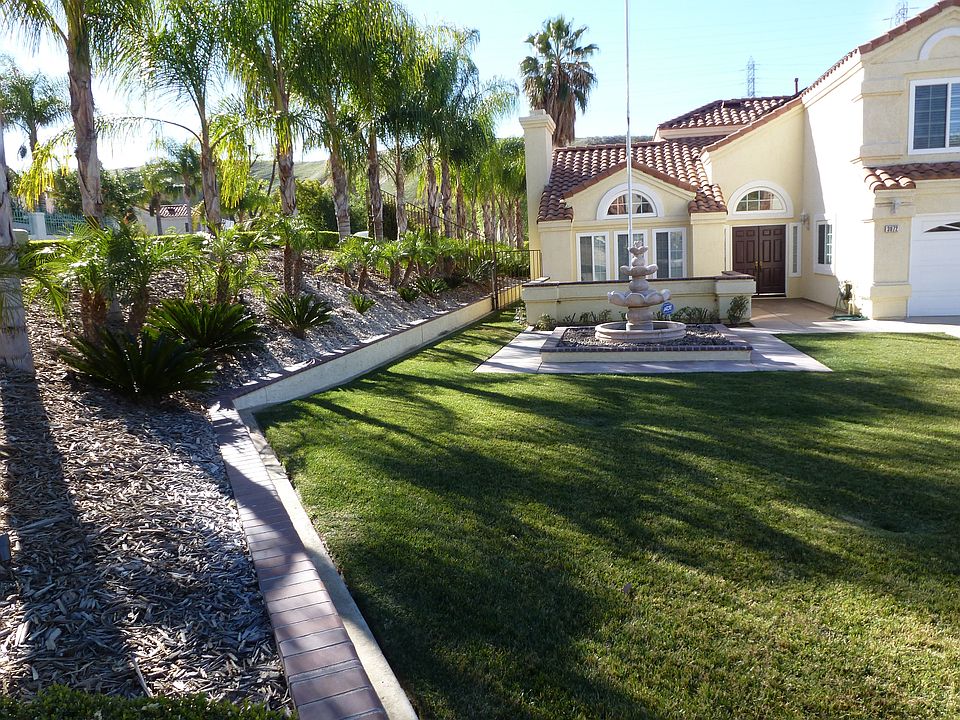 Front Yard & Fountain