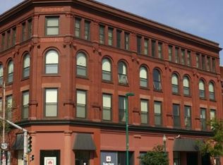 419 S 2nd St #303, Clinton, IA 52732