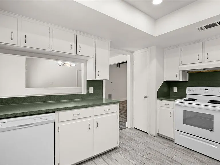 15302 Spring Hill Ln #A — Photo 10
