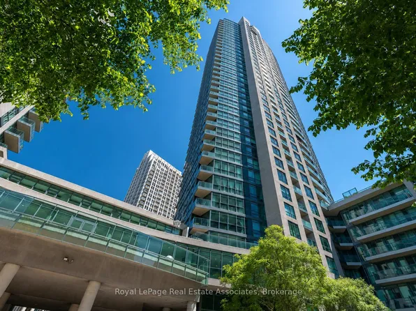 215 Fort York Blvd, Toronto, ON