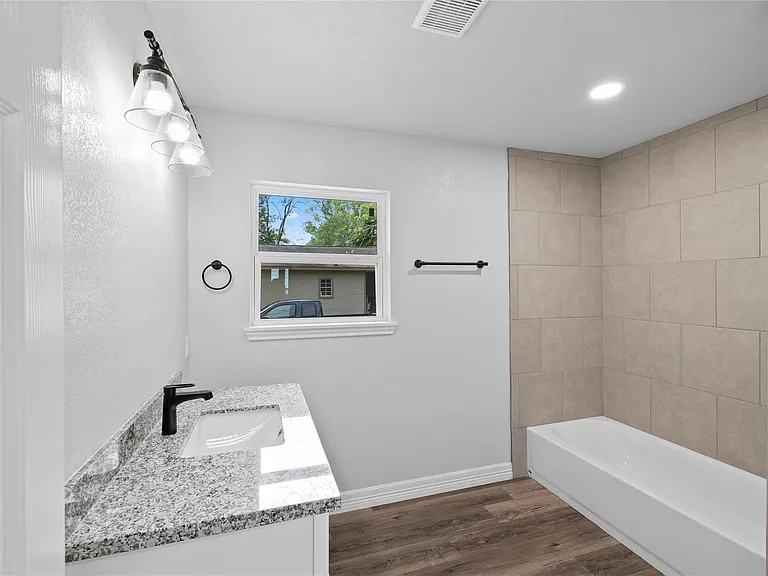 524 Dunnam Ave — Photo 15