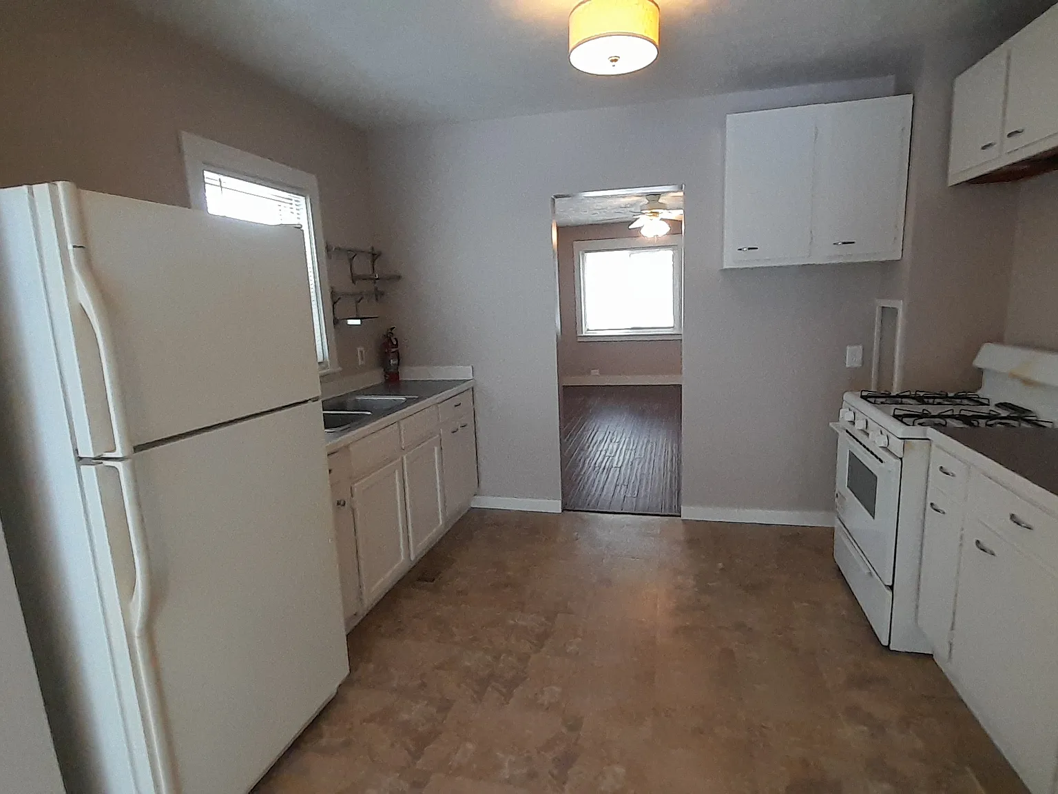 2 bed, 768 sqft, $1,350 — Photo 2