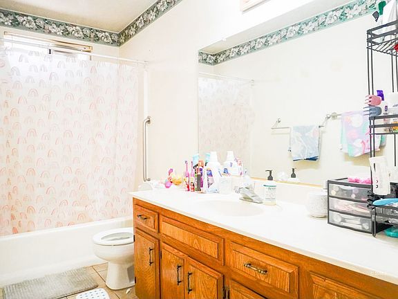 4th image of 1114 N Las Posas Ct