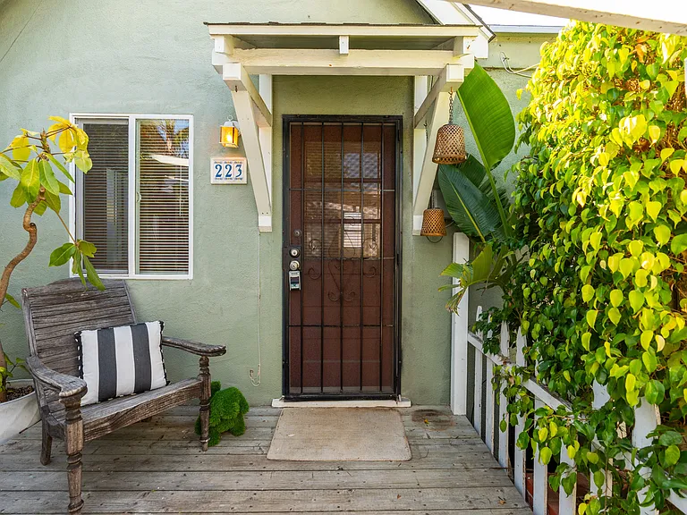 215-223 Lolita St - 223 — Photo 2