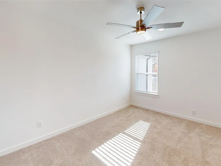 2916 Elle Dr — Photo 34