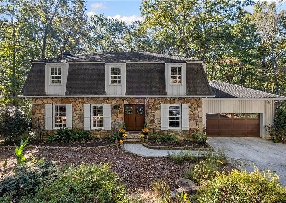 1st image of 520 Niagara Cir