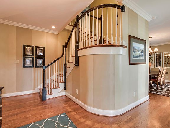 4th image of 1035 Henderson Ln