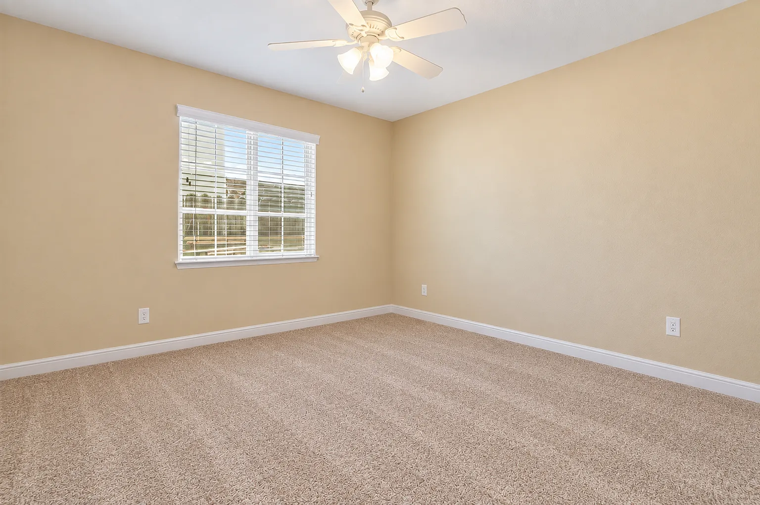 3 bed, 1603 sqft, $700 — Photo 2