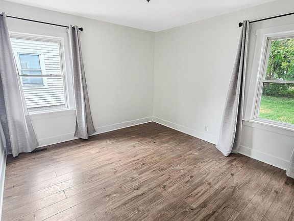 5th image of 921 Donald Ave