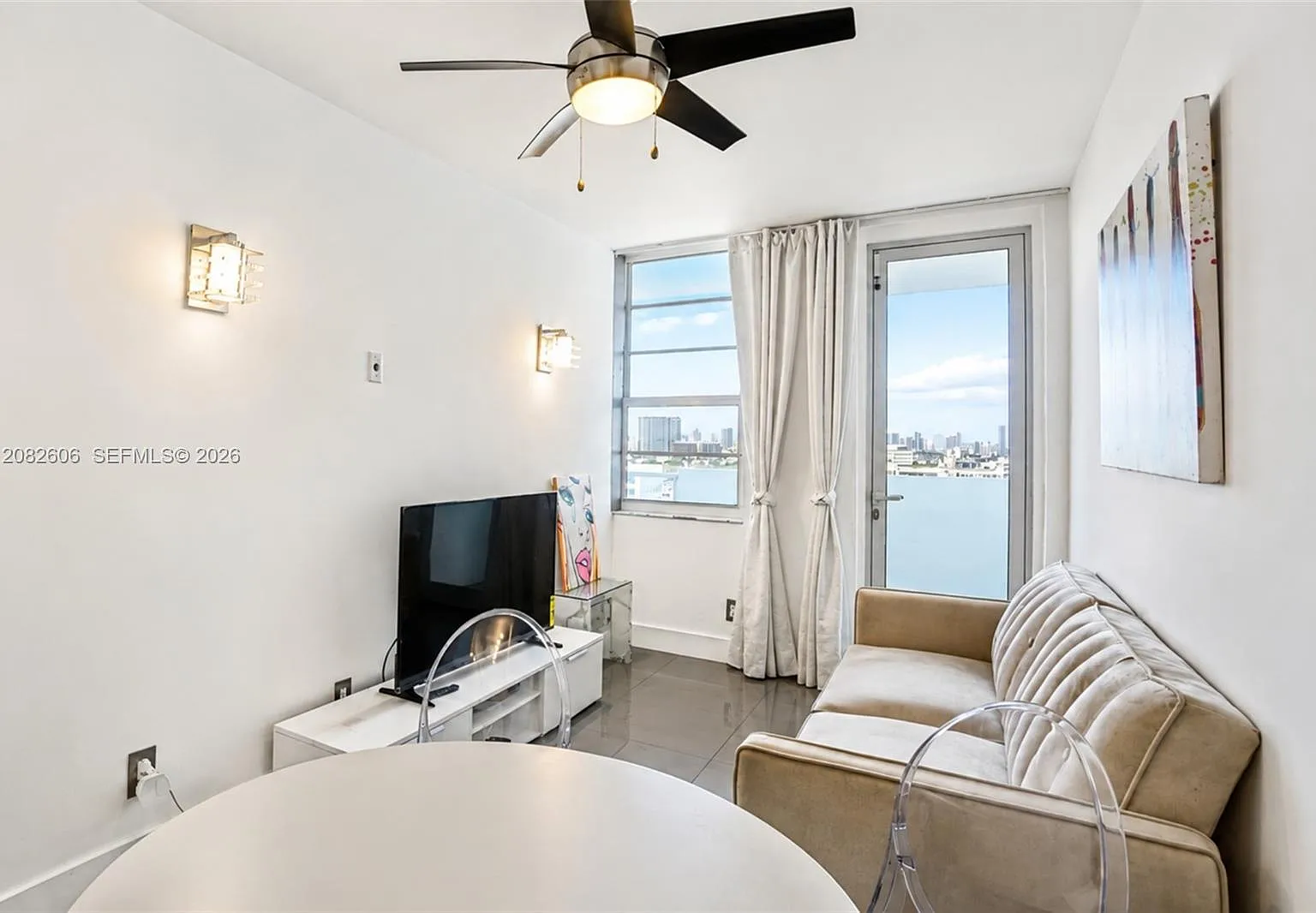 The Decoplage Condo — Photo 2